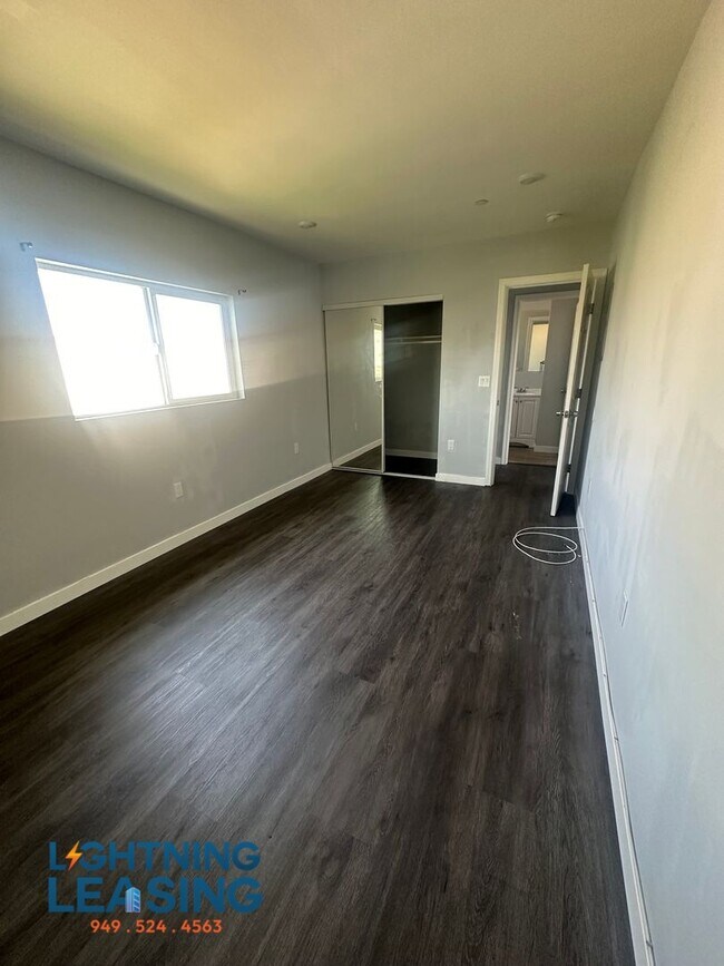 Building Photo - 5859 1/2 West Blvd-5859 1/2D