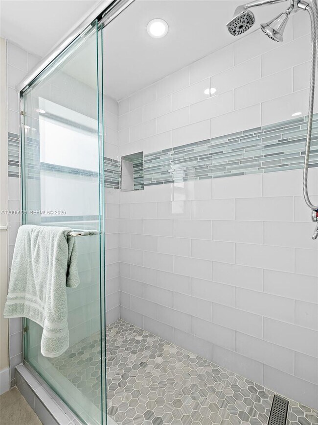 Building Photo - 1305 SE 1st St