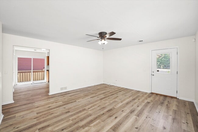 Building Photo - Updated 3-Bed/2-Bath Home with A Deck, Gar...