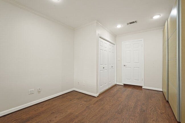 Building Photo - 4526 Benning Dr