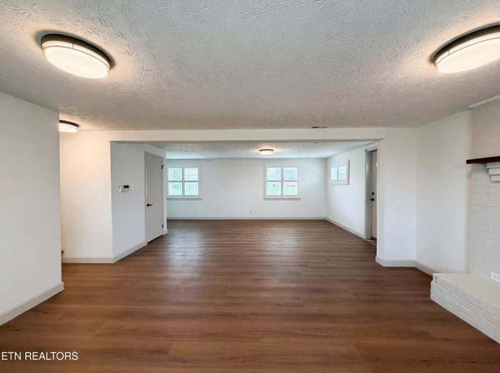 Building Photo - 8717 Kildare Dr NW