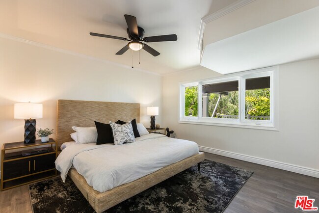 Building Photo - 3819 Sunswept Dr