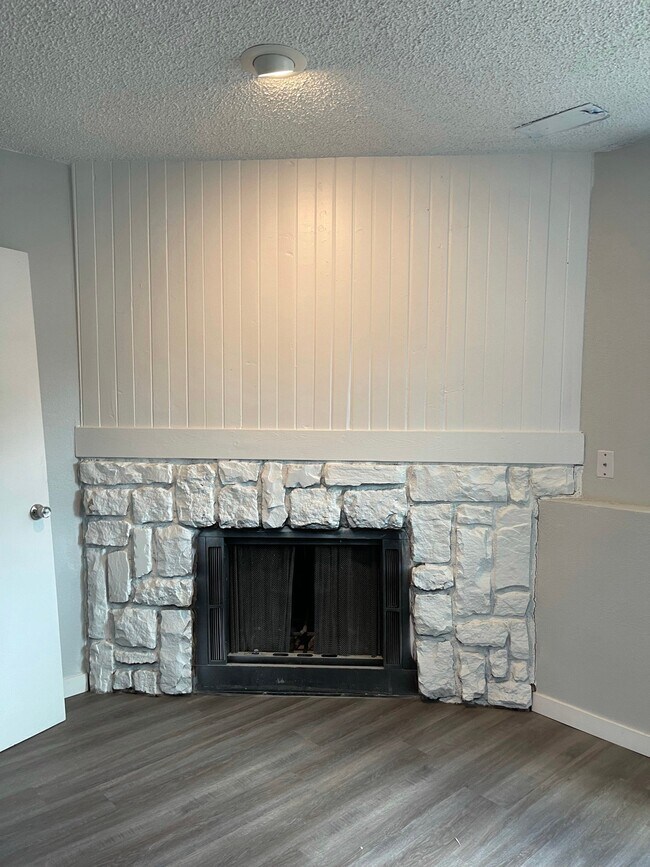 Building Photo - 349 Gahart Dr