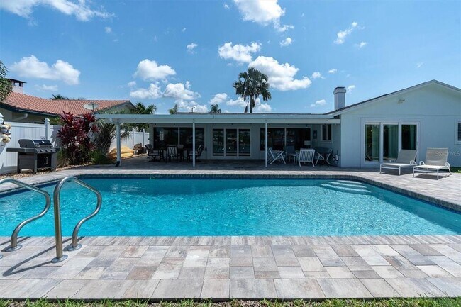 Building Photo - 6440 3rd Palm Point