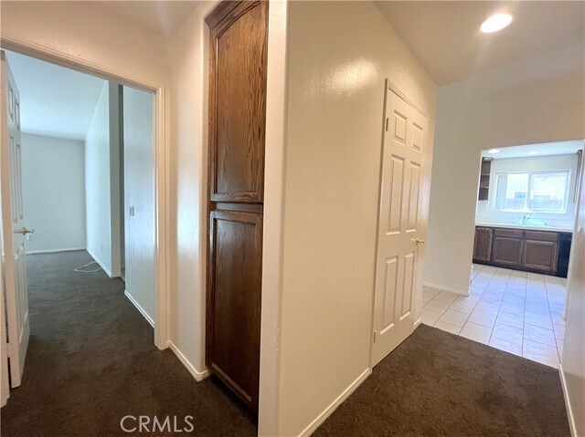 Building Photo - 860 Maple Ave