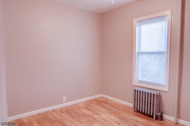 Building Photo - 1410 Hussa St