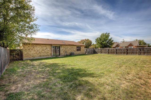 Building Photo - 6901 Sandybrook Dr