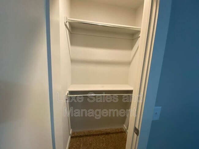 Building Photo - 17604 Sunny Hollow Rd