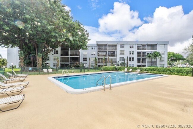 Building Photo - 109 Royal Pk Dr