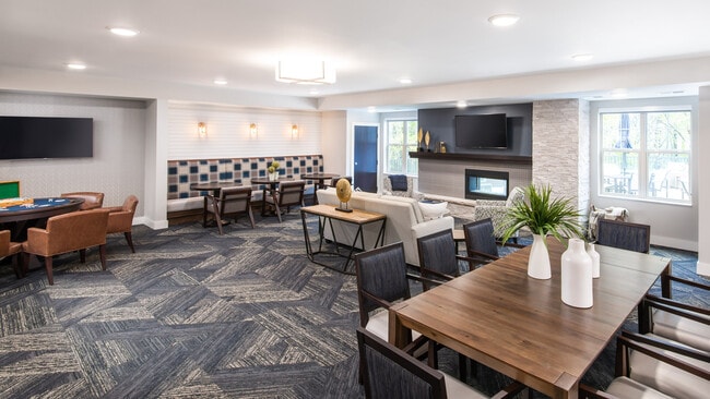 Building Photo - Frost English Silver 55+