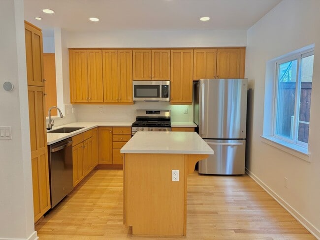 Primary Photo - Beautiful 3BD/3.5BA Rowhome in Bankers Hil...
