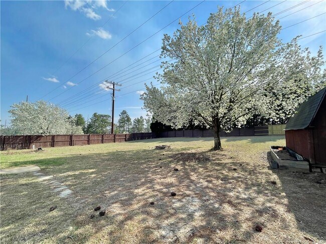 Building Photo - 11 Richmond Park Dr