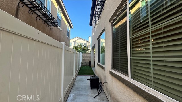 Building Photo - 130 W Via Rua Flores