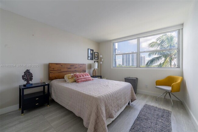 Building Photo - 16546 NE 26th Ave