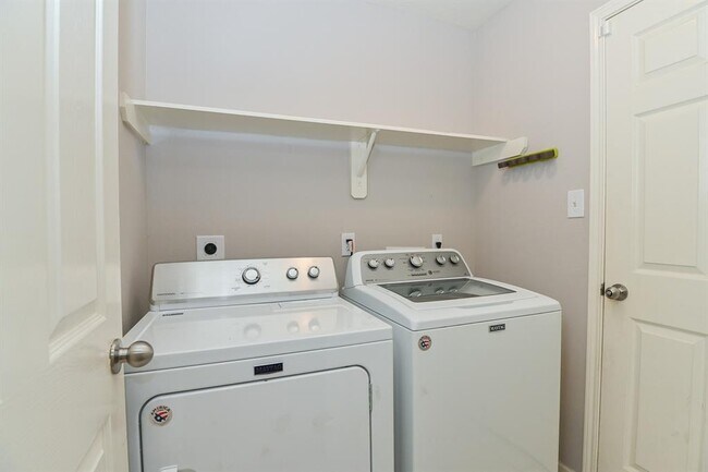 Building Photo - 7002 Bossut Dr