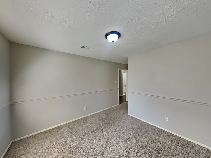 Building Photo - 4315 Sloangate Dr