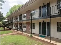 Building Photo - 2 Bed 1 Bath Near Campus! Water/Sewer/Trash Included!!