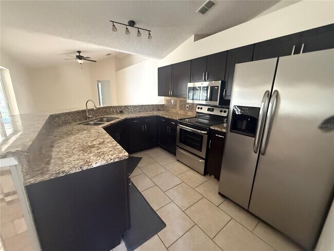 Building Photo - 36 Firethorn Ln