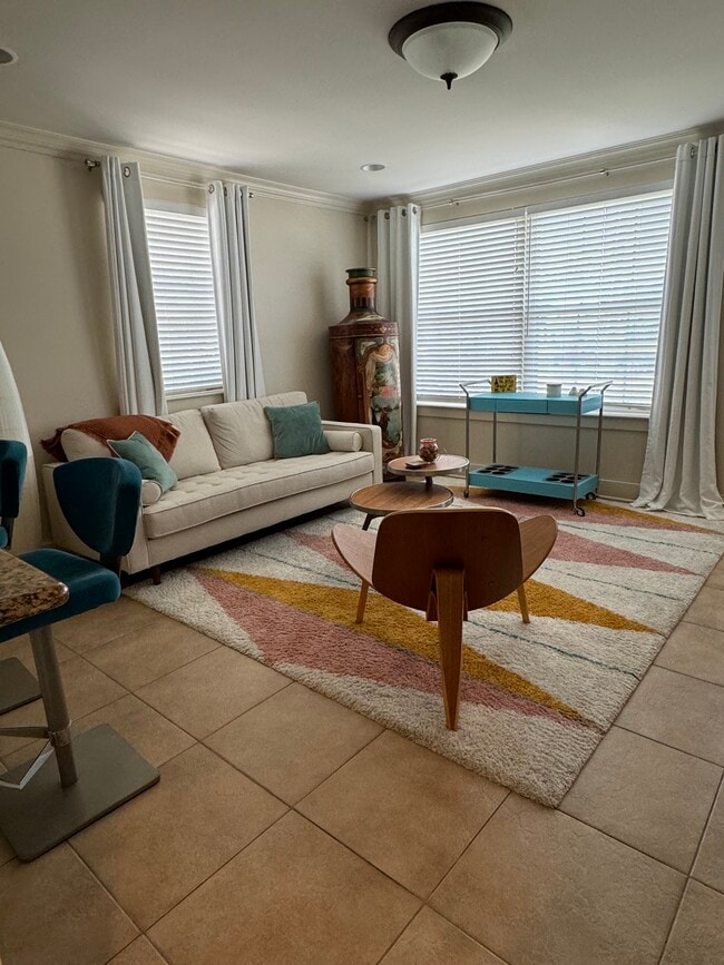 Building Photo - 107 Melvyn Dr