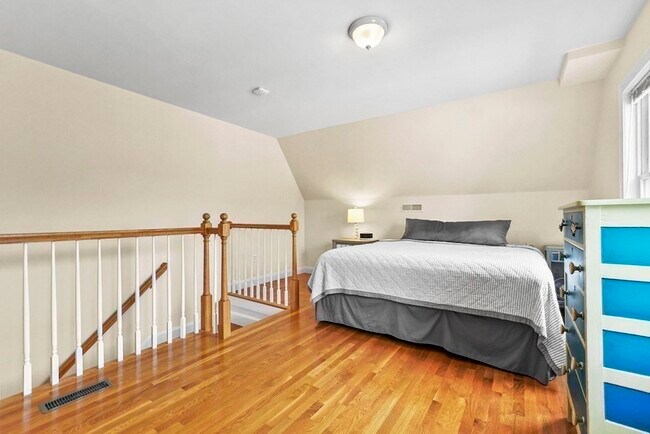 Building Photo - 224 Robbins St