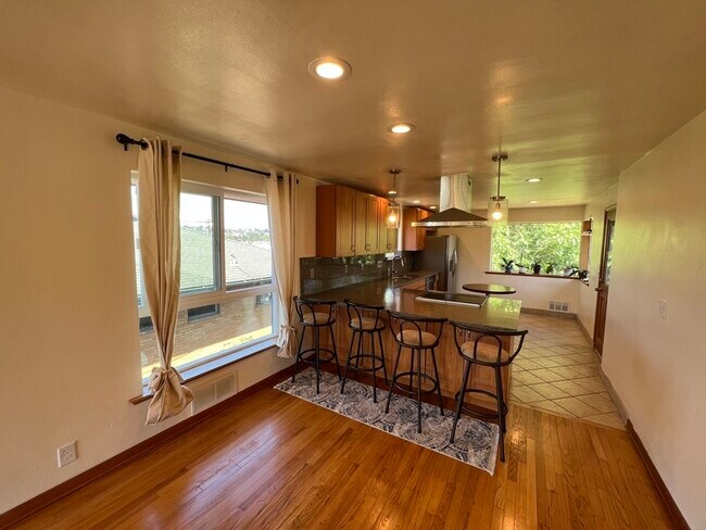 Building Photo - 2312 20th Ave S