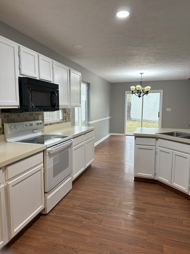 Building Photo - 4910 Clarkson Dr