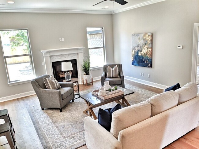 Building Photo - 3809 SW Mistletoe Ave