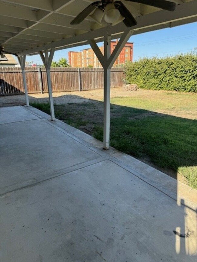 Building Photo - 3126 Silverlake Dr