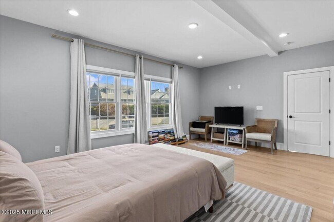 Building Photo - 1613 Ocean Ave