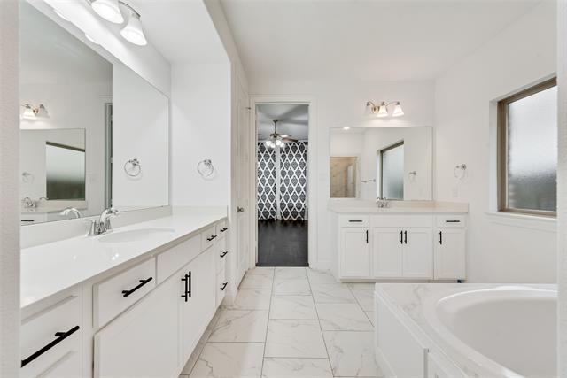 Building Photo - 1027 Huckleberry St