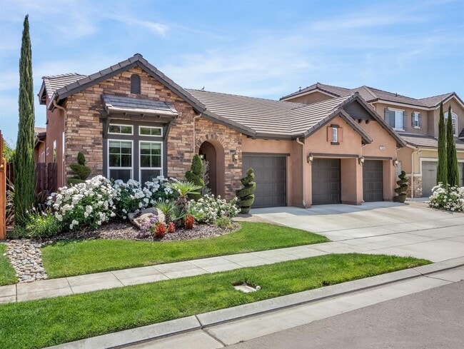 Building Photo - Beautiful Clovis North 4/3