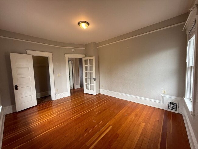 Building Photo - Elegant 2 Bed, 1 Bath Home on South Hill!