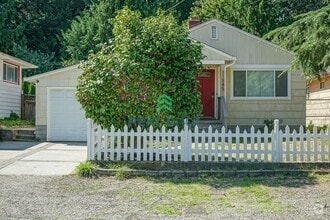Building Photo - Charming 4 BEDS & 1.5 BATH SINGLE FAMILY H...
