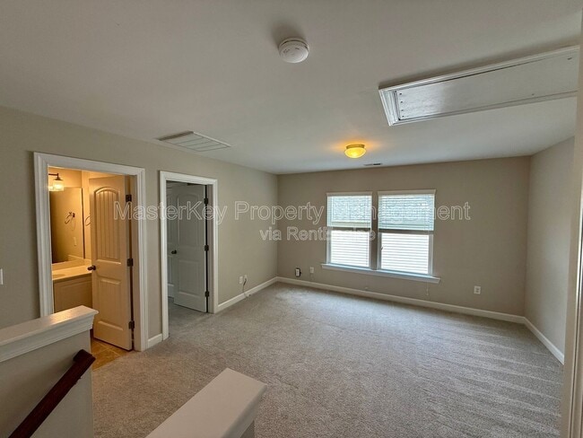 Building Photo - 450 Jerome Rd