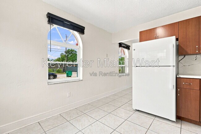 Building Photo - 872 NW 108th St