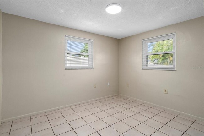 Building Photo - 10014 Sleepy Hollow Ln