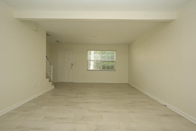 Building Photo - 8807 Hunter Ridge Dr