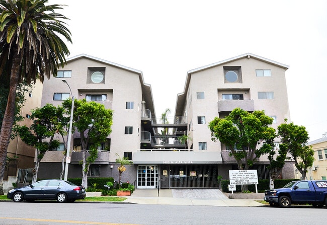 Building Photo - 1402 N Alta Vista Blvd