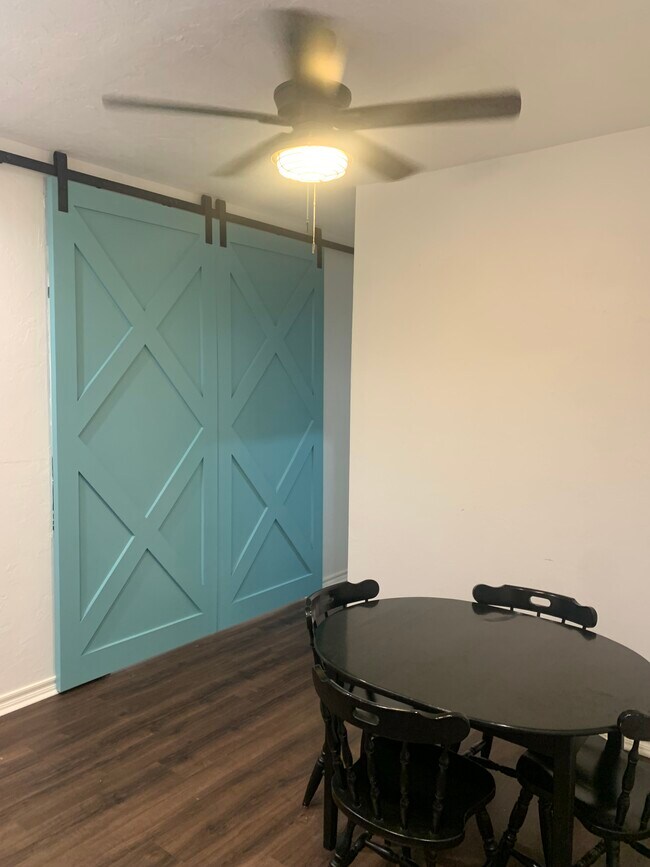 Building Photo - 1929 Guilford Ct