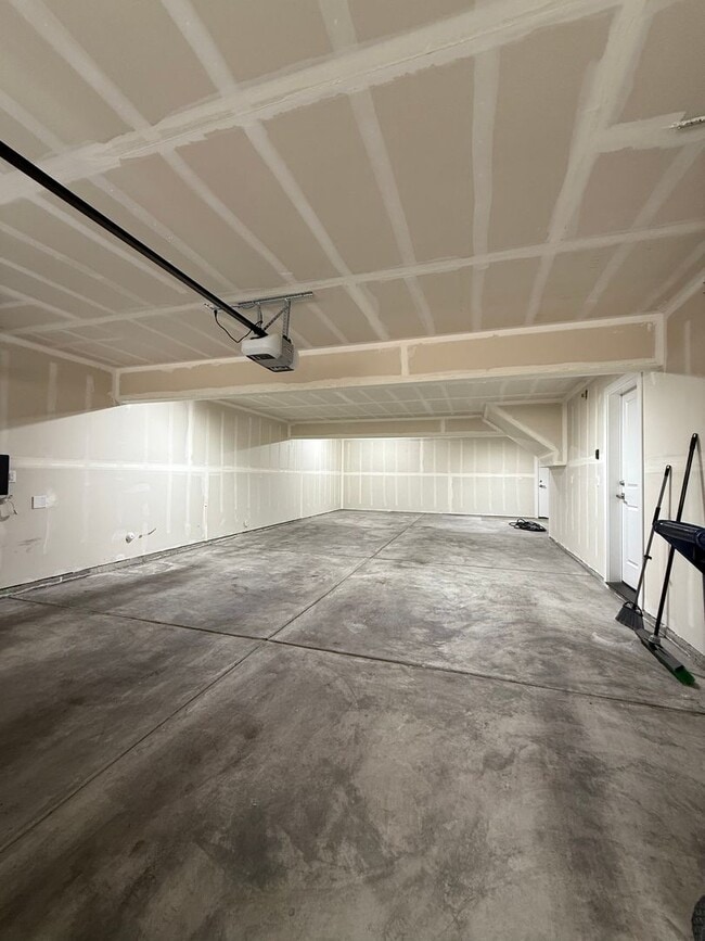 Building Photo - Spacious 3BR Home in Arcadia Terrace