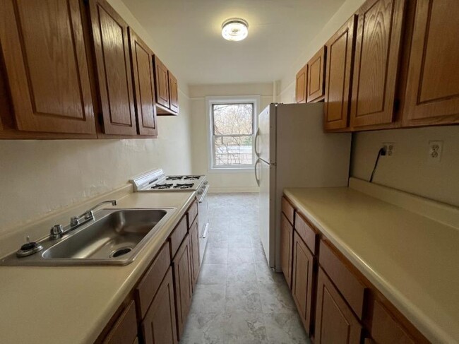 Building Photo - 1 bedroom in SUNNYSIDE NY 11104