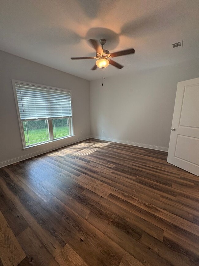 Building Photo - Beaultiful 3 bed 2 bath home in Long Beach