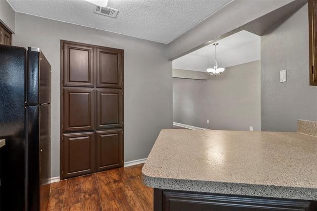 Building Photo - 814 Custer St