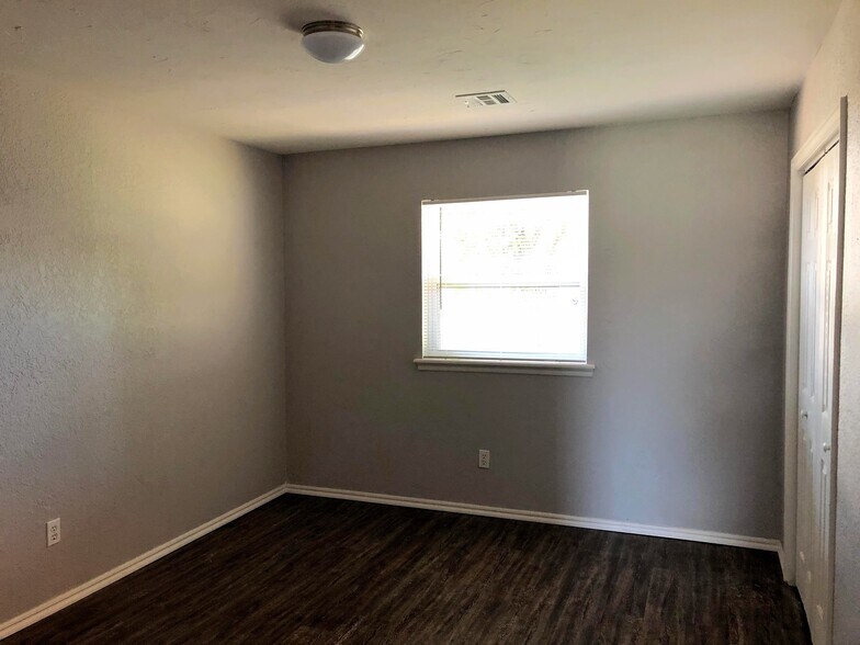 Building Photo - 2613 SW 93rd St