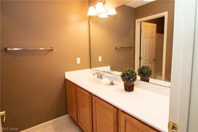 Building Photo - 4977 Lake View Dr