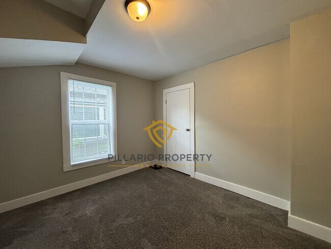 Building Photo - Renovated, 3 Bedroom Near Indy Motor Speedway Home Available NOW!
