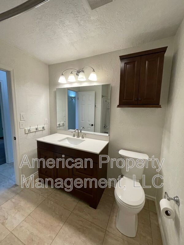 Building Photo - 3711 E 108th St