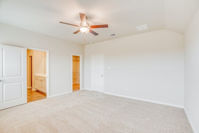 Building Photo - 400 Lynn Lotus Dr