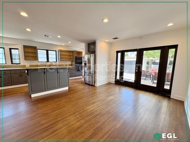 Building Photo - 3927 Degnan Blvd