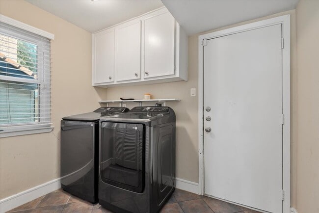 Building Photo - 6003 Long Leaf Dr